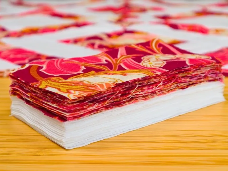 من یک لحاف درست کردم که فقط با 2 تکه پارچه شگفت انگیز به نظر می رسد!