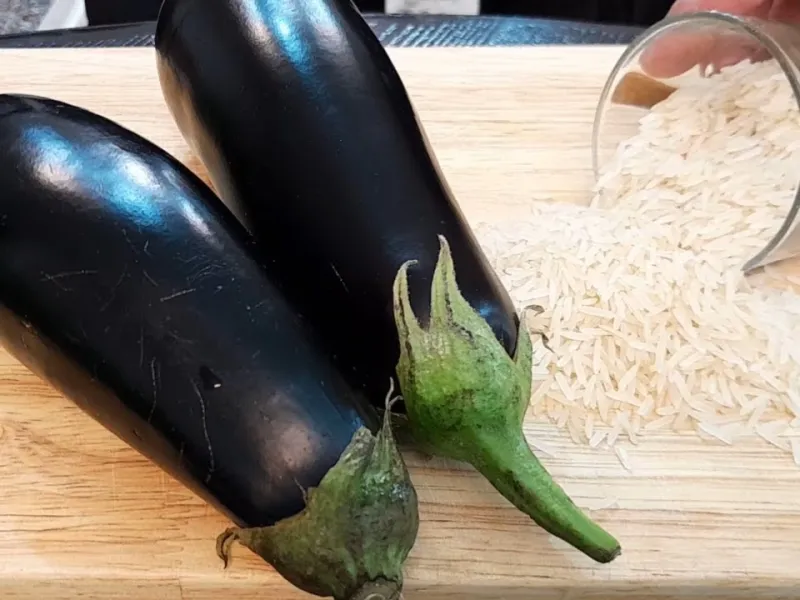 اگه بدونی با نصف پیمانه برنج و 2 تا بادمجون چه غذای خوشمزه ای میشه درست کرد هر روز همینو می پزی!