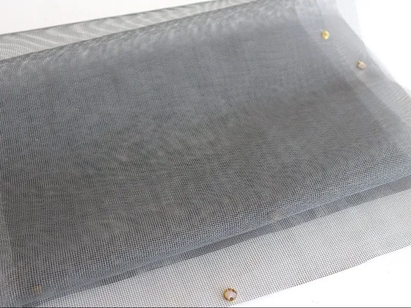 پول را برای پشه بند هدر ندهید / همه همسایه ها از من برای این ترفند تشکر کرده اند!