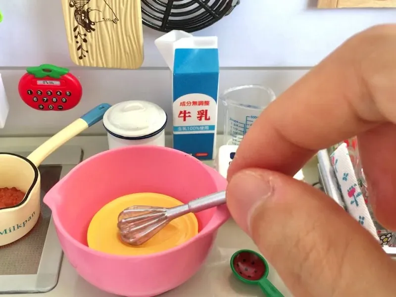 طرز تهیه کرم کارامل مینی با وسایل آشپزخانه مینیاتوری!