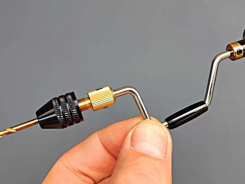 دریل دستی مینیاتوری خودتان را در خانه بسازید!