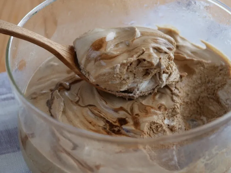 طرز تهیه دسر سرد تابستانی/ موس قهوه ای پف دار!